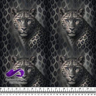 Léopard aux yeux perçants sur fond sombre