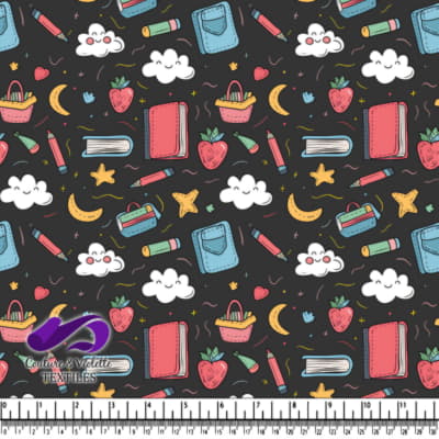 Motif coloré de fournitures scolaires et de nuages heureux