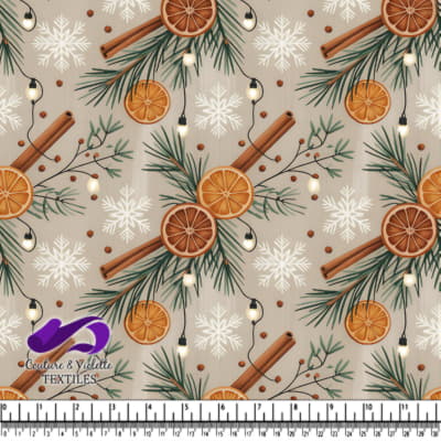 Motif de Noël avec des tranches d'orange séchées, des bâtons de cannelle et des branches de pin