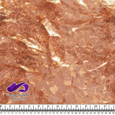 Tissu texturé en rose doré brillant avec un motif organique irrégulier