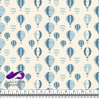 Divers ballons à air chaud bleus sur fond beige