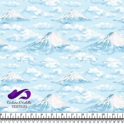 Sommets Montagneux Enneigés au-dessus des Nuages