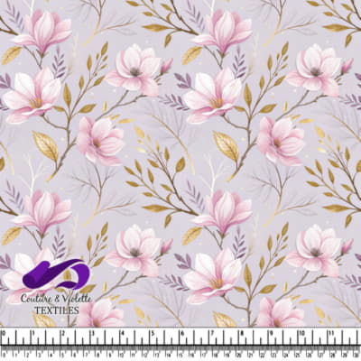 Fleurs Roses Délicates sur Branches de Lavande