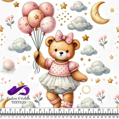Mignon ours avec des ballons dans un ciel rêveur